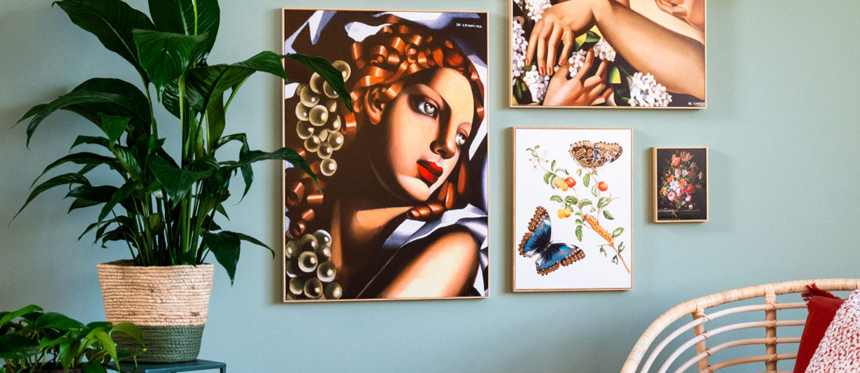 Gallery wall met ingelijste prints